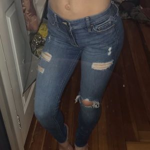 HOLLISTER LOW RISE JEANS